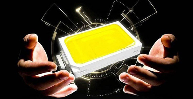 使用超高光效及耐高温灯珠，灯珠好灯才好